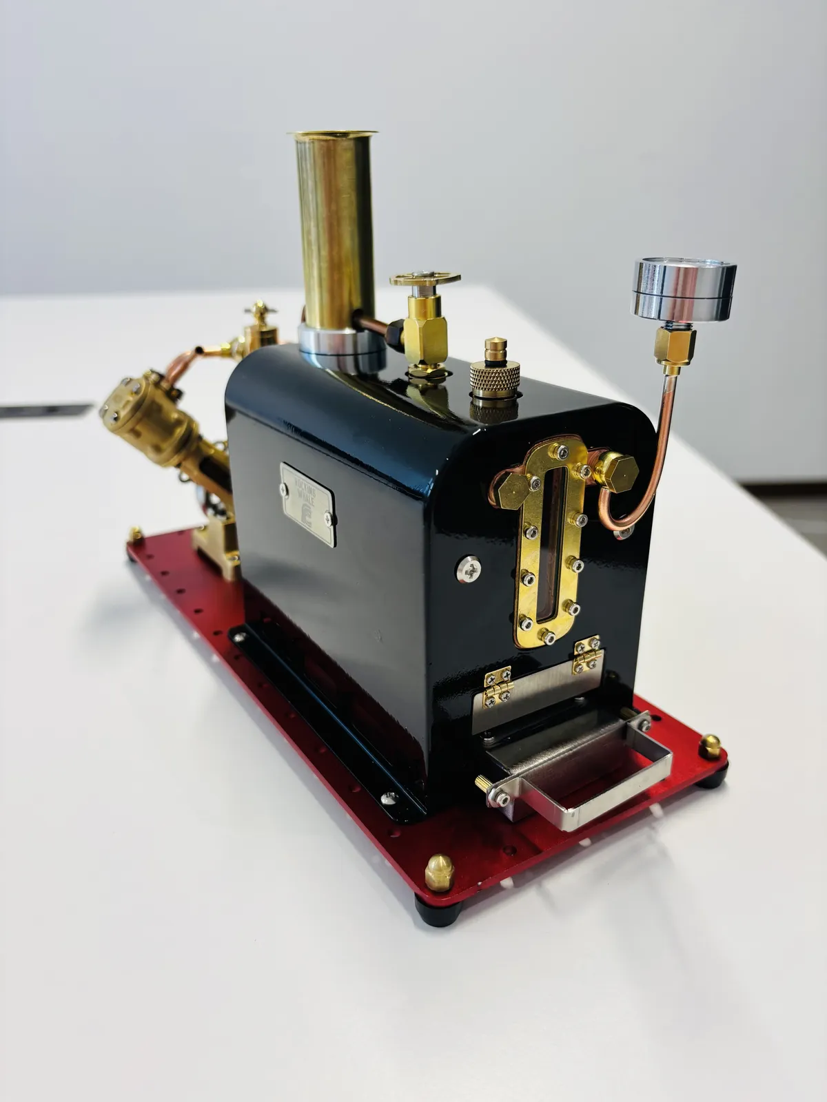 BC2 model steam engine — view 12