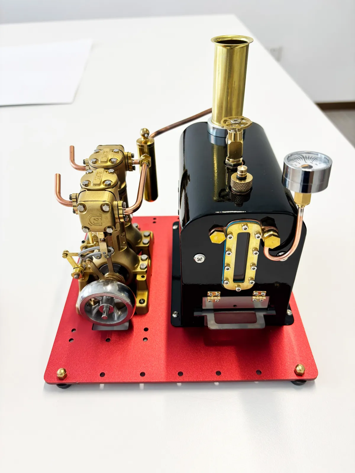 BL2 model steam engine — view 3