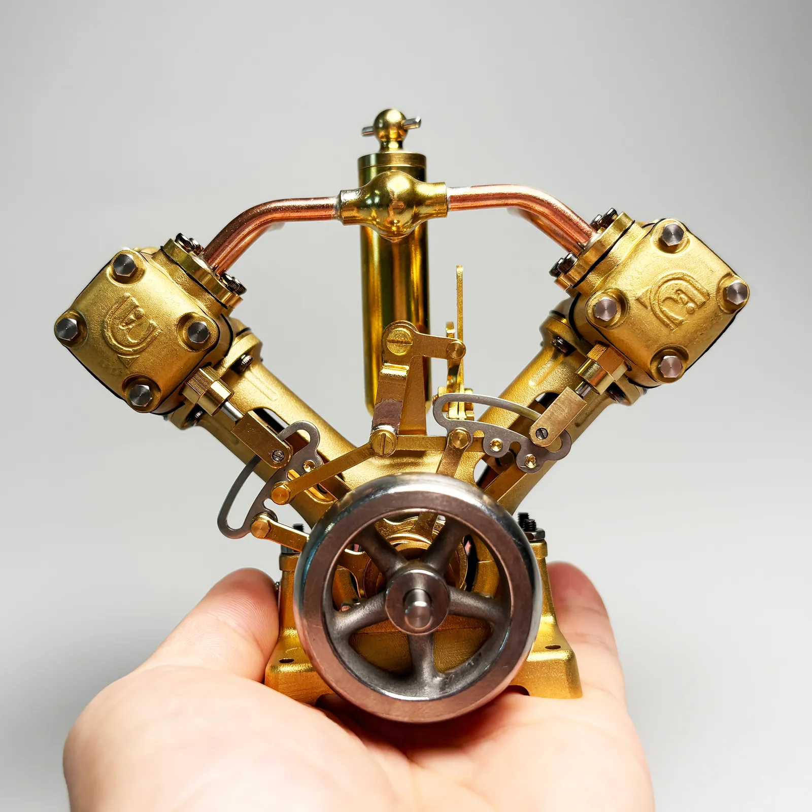 V2 model steam engine — view 5