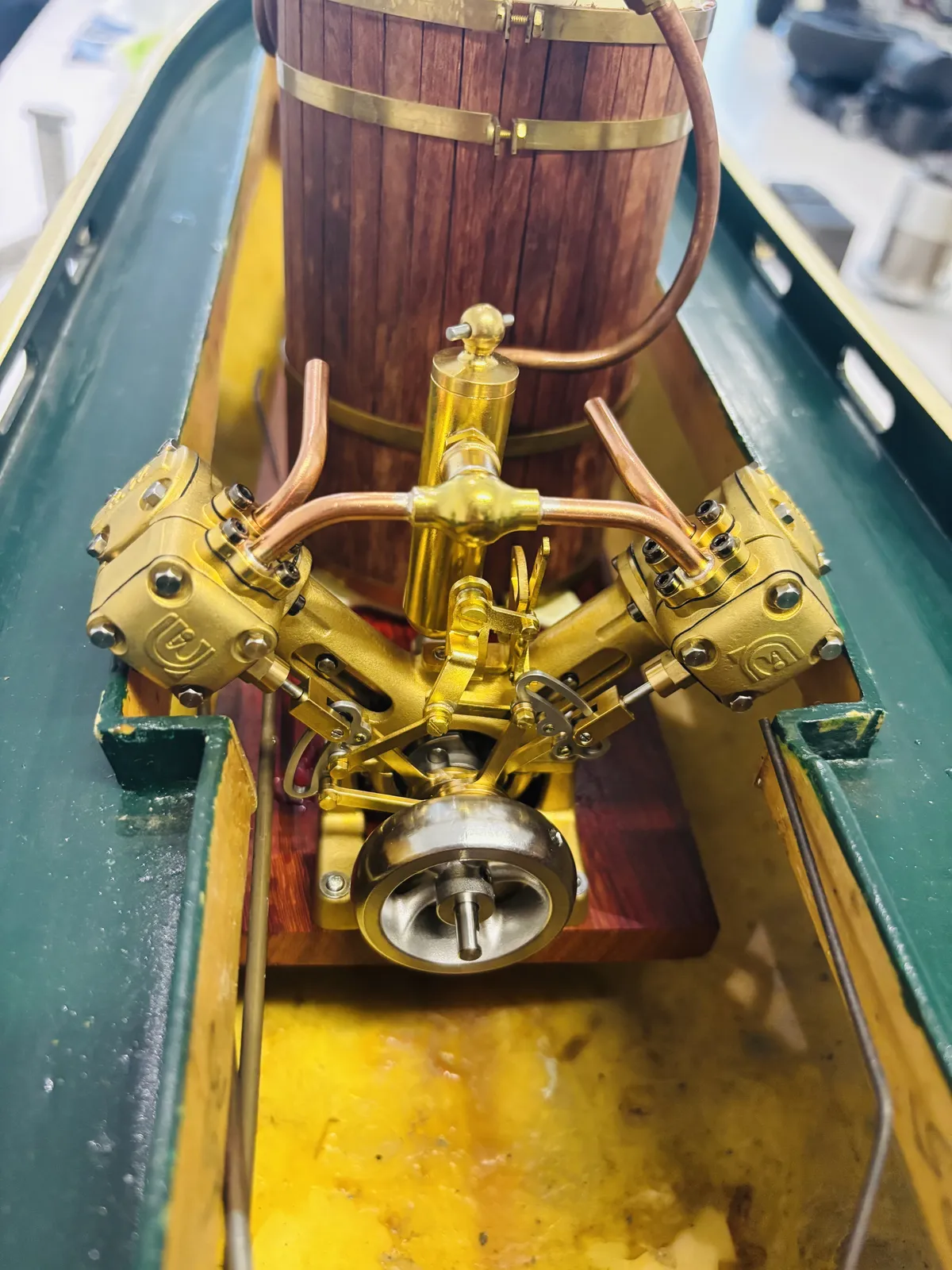 V2 model steam engine — view 13