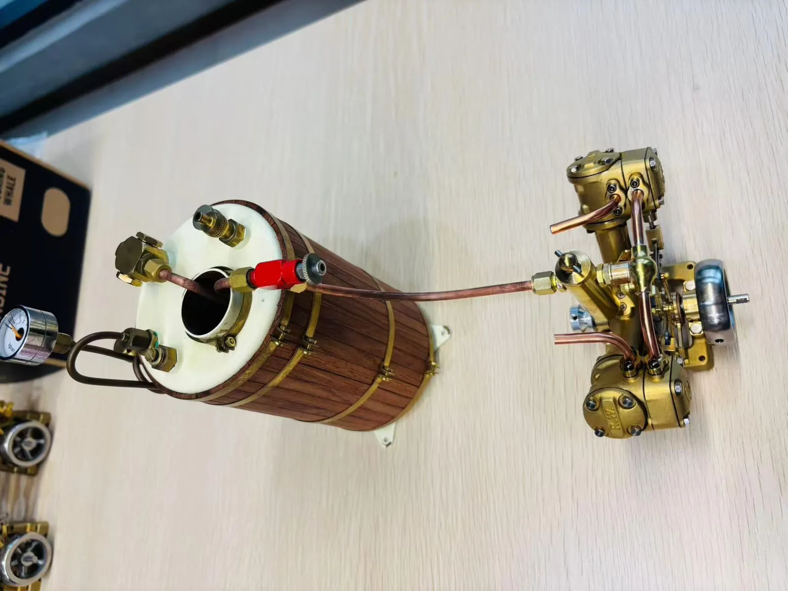 V2 model steam engine — view 16