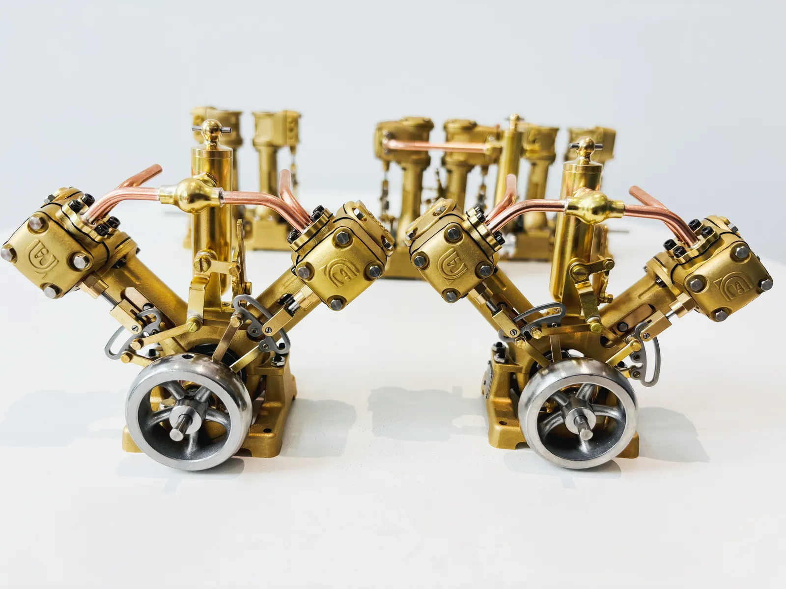 V2 model steam engine — view 17