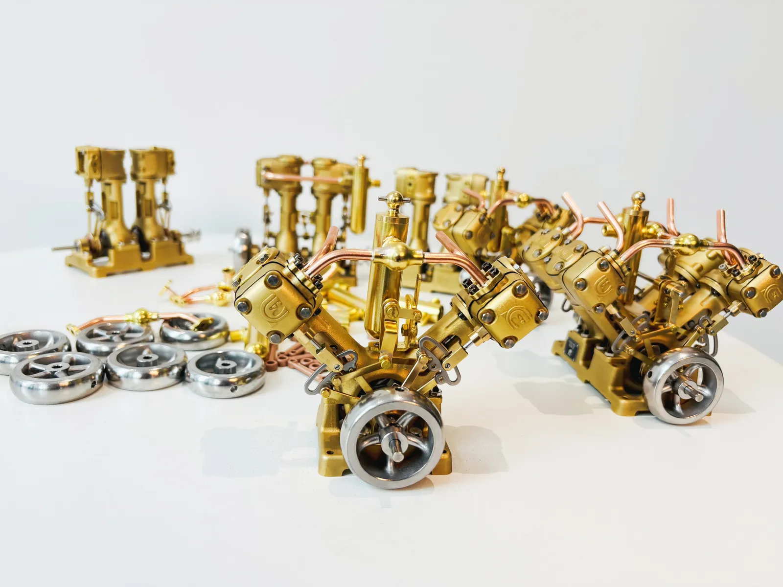 V2 model steam engine — view 18