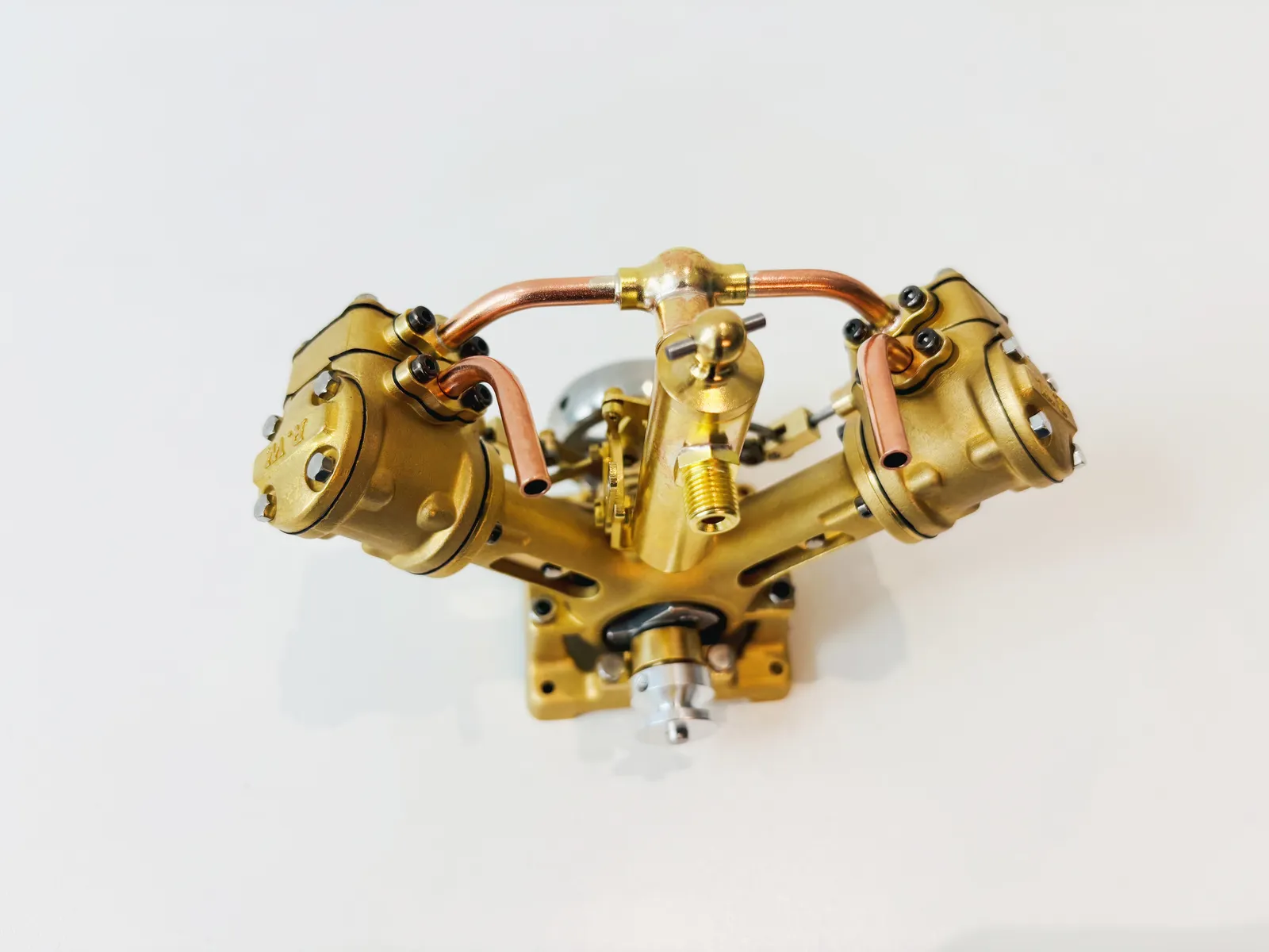 V2 model steam engine — view 21