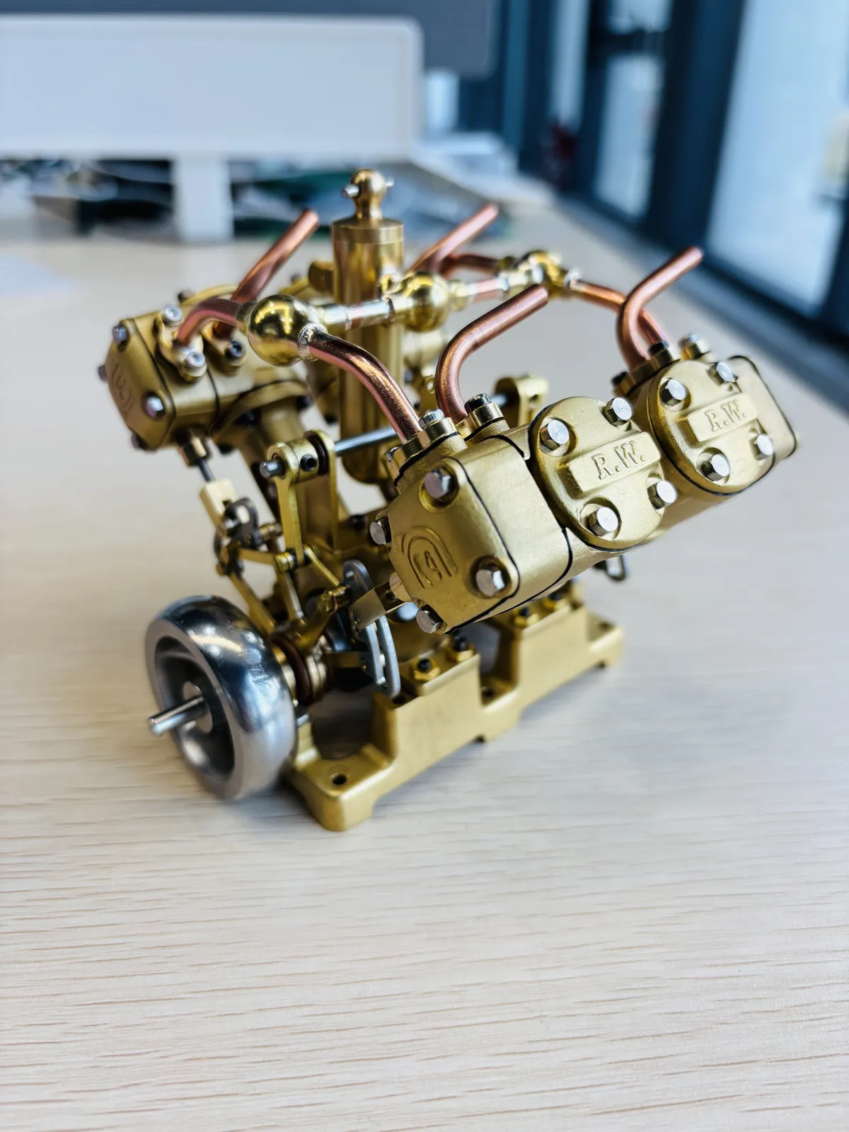 V4 model steam engine — view 2