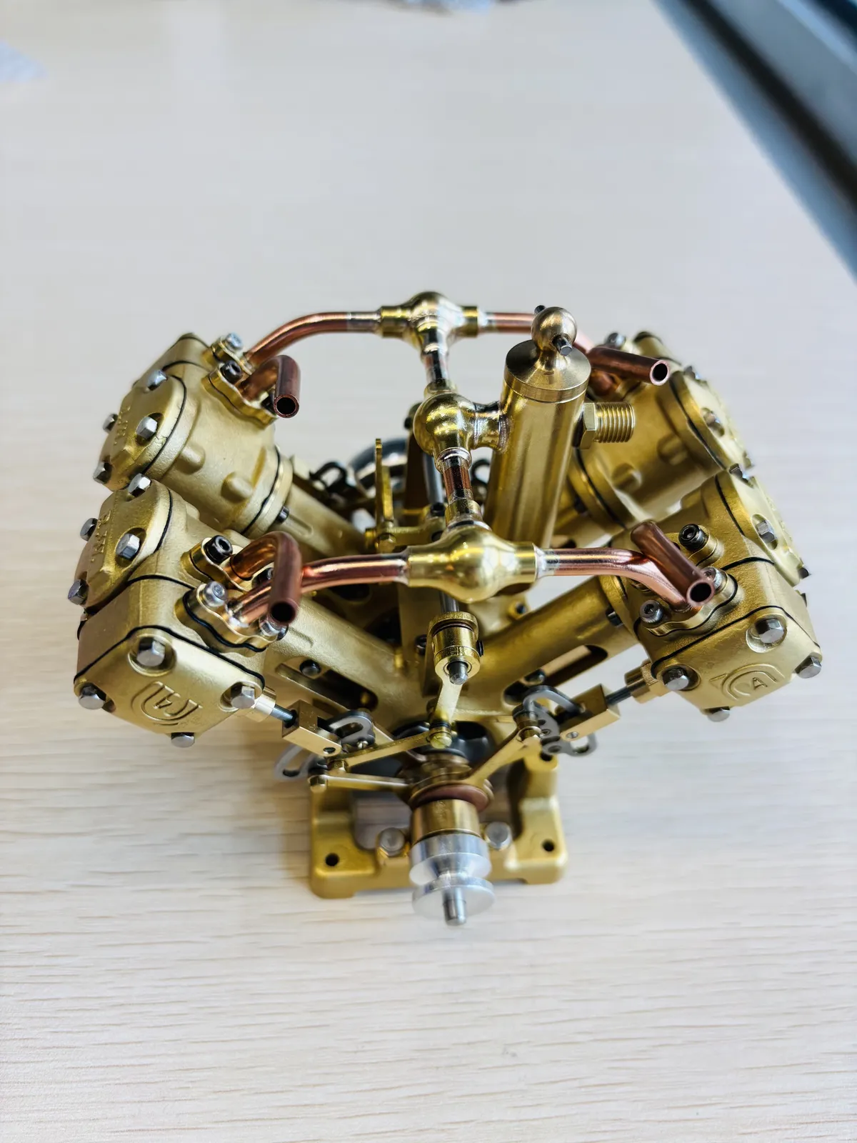 V4 model steam engine — view 5