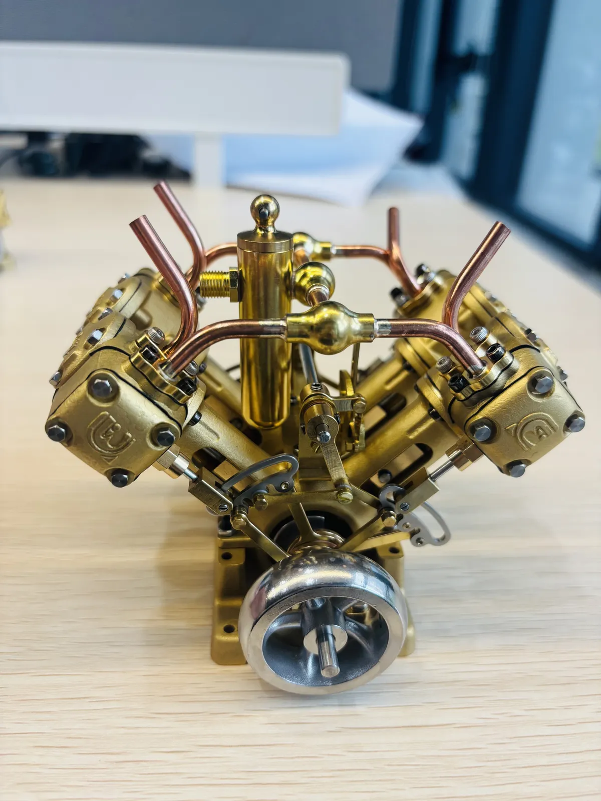 V4 model steam engine — view 7