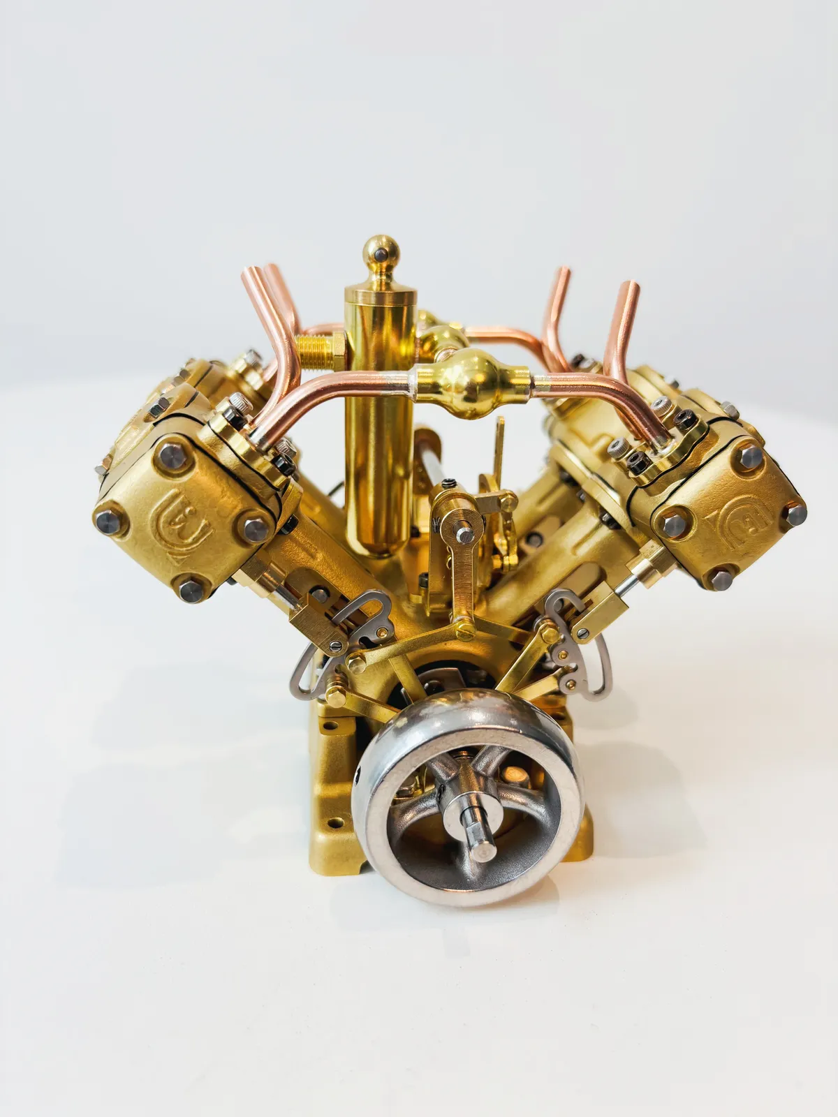 V4 model steam engine — view 9
