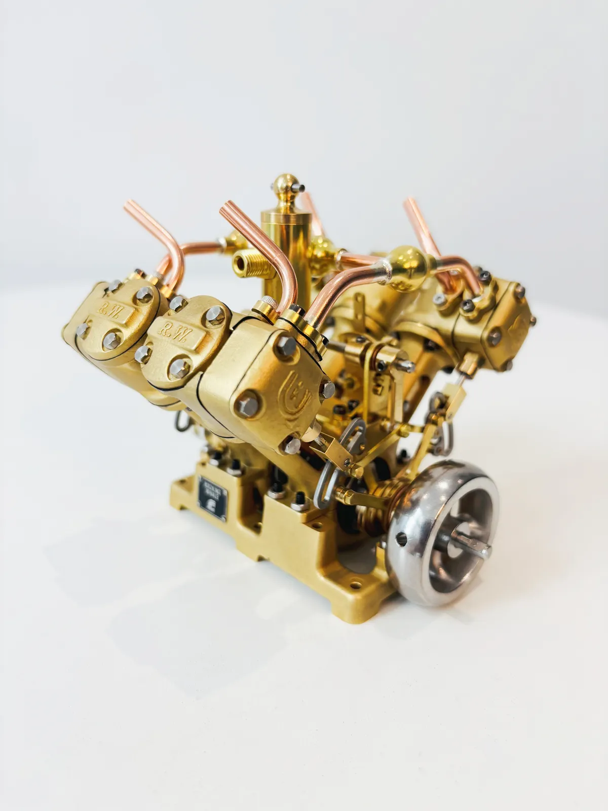 V4 model steam engine — view 10