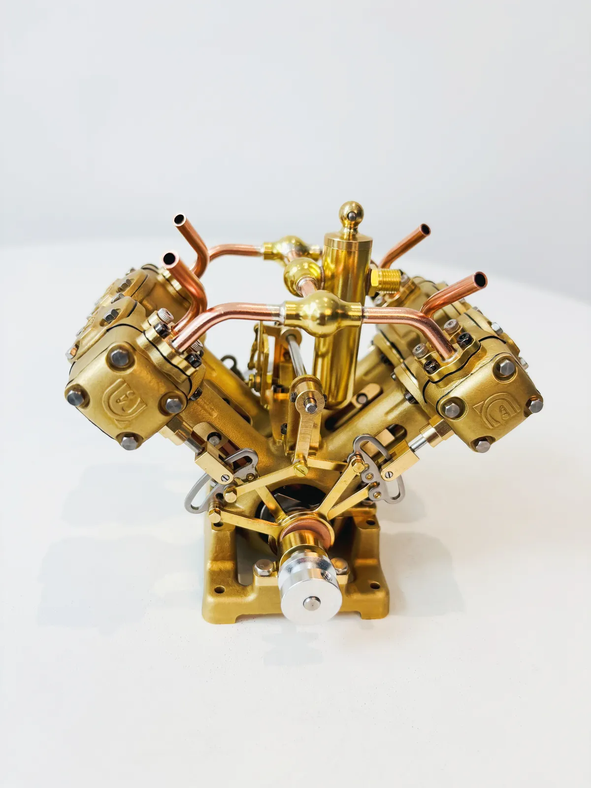 V4 model steam engine — view 13