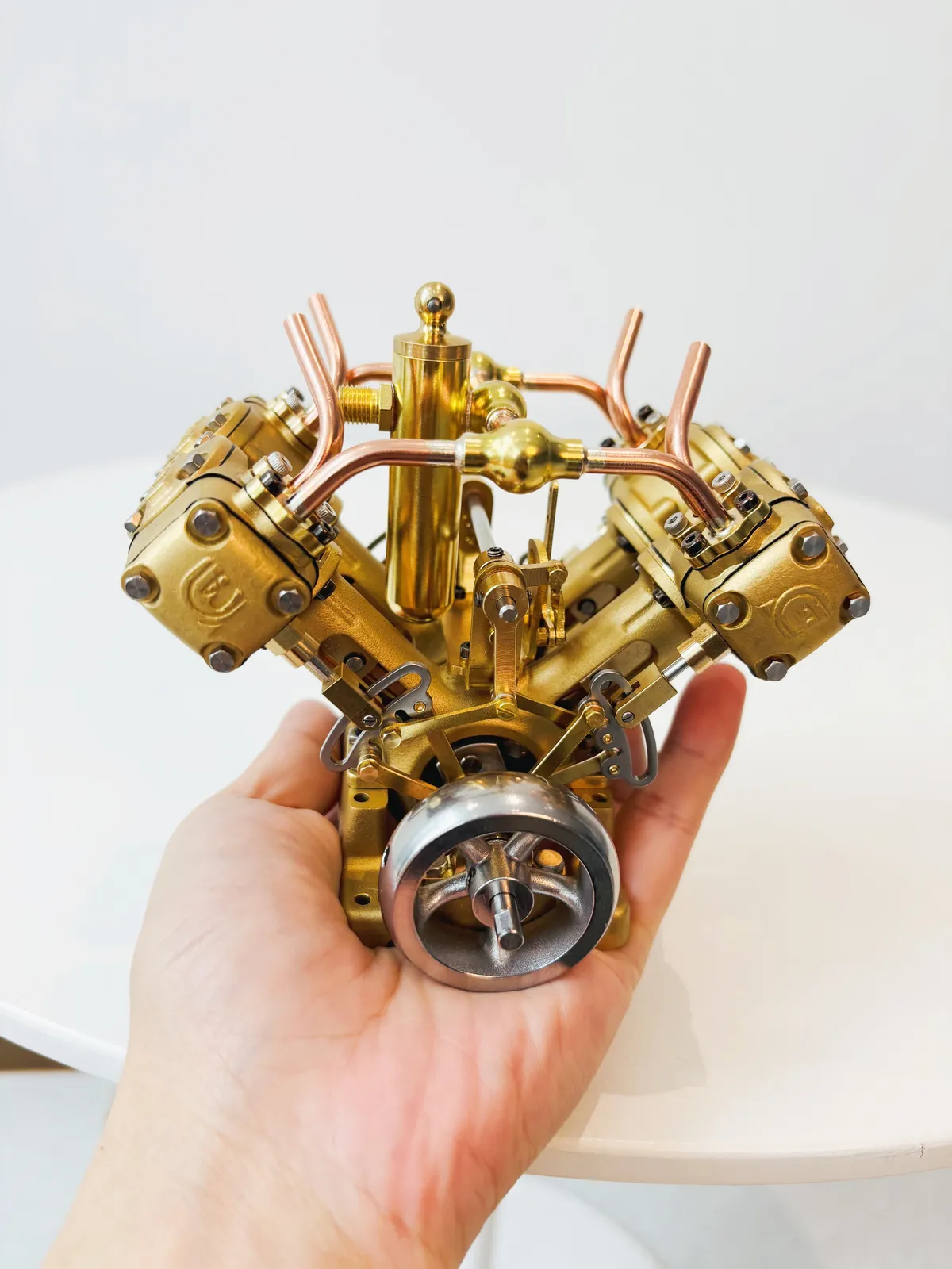V4 model steam engine — view 14