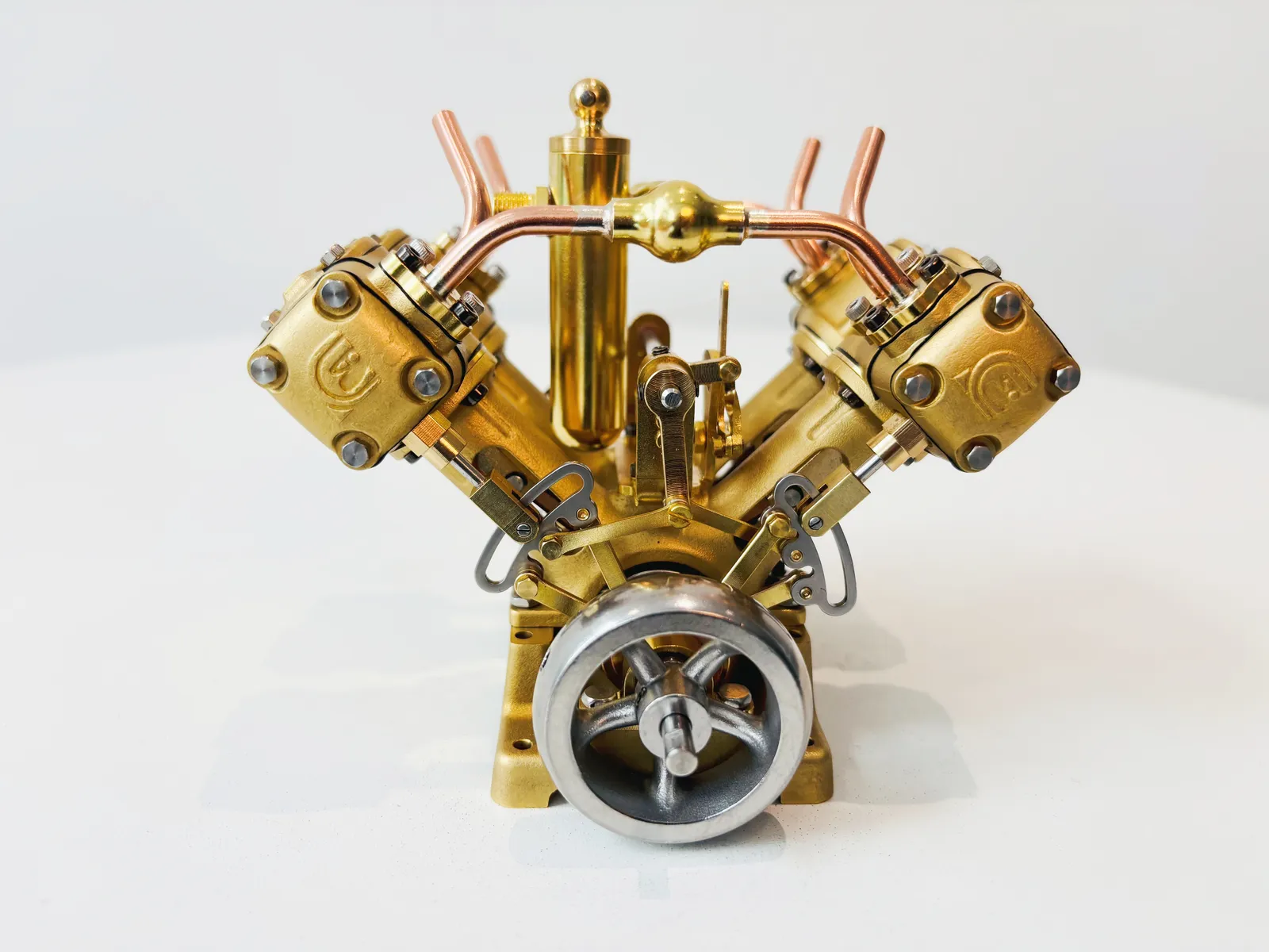V4 model steam engine — view 15