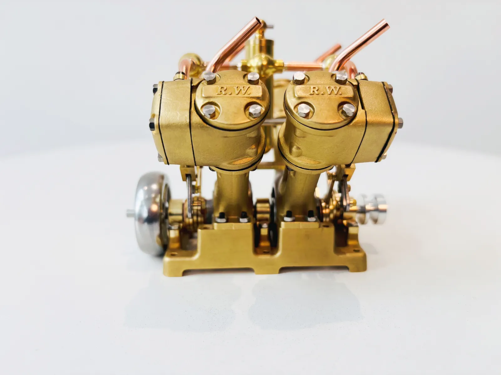 V4 model steam engine — view 16