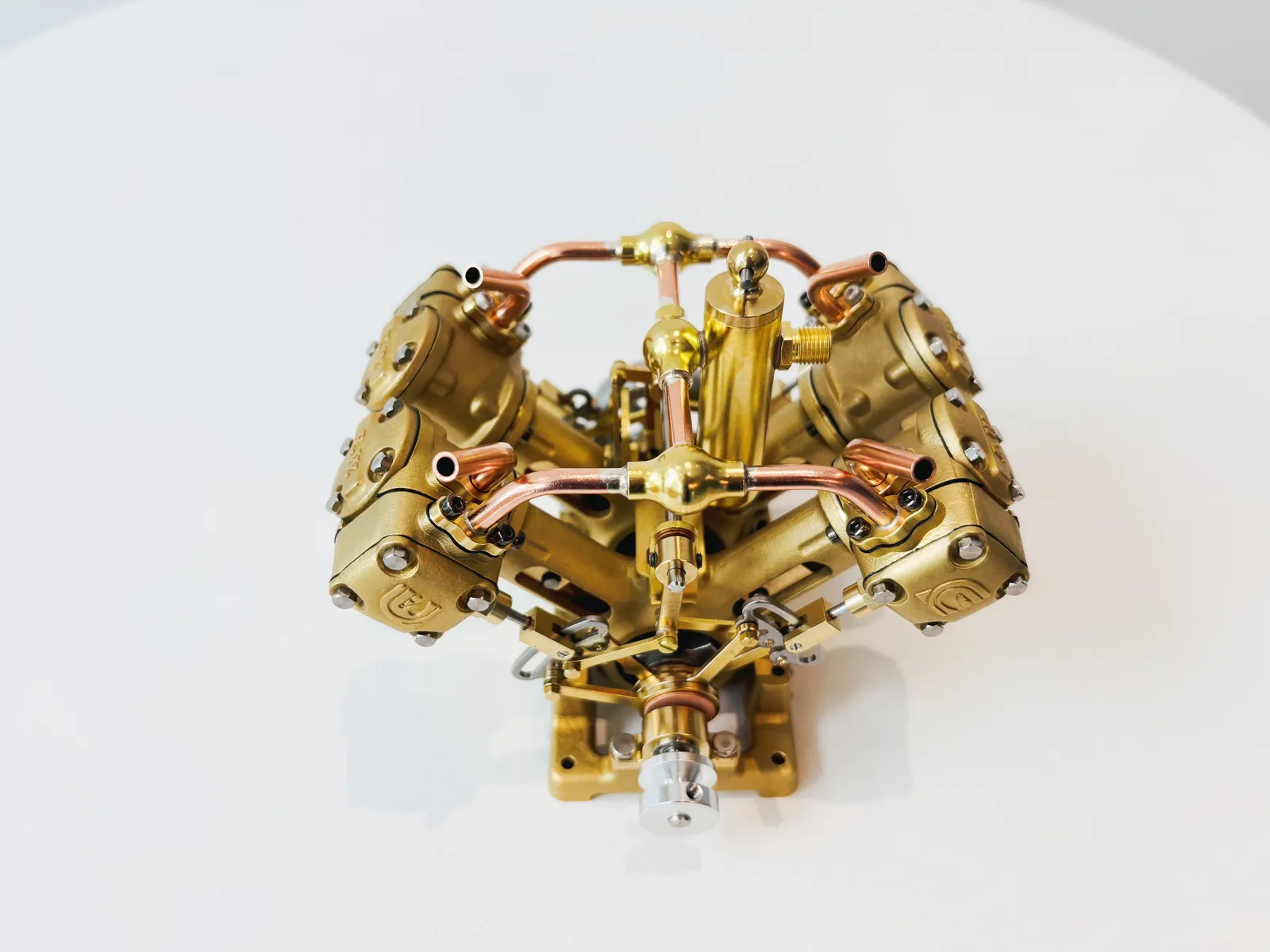 V4 model steam engine — view 19